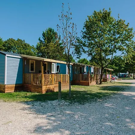 Camping Les Plages De L'ain Saint-Maurice-de-Gourdans